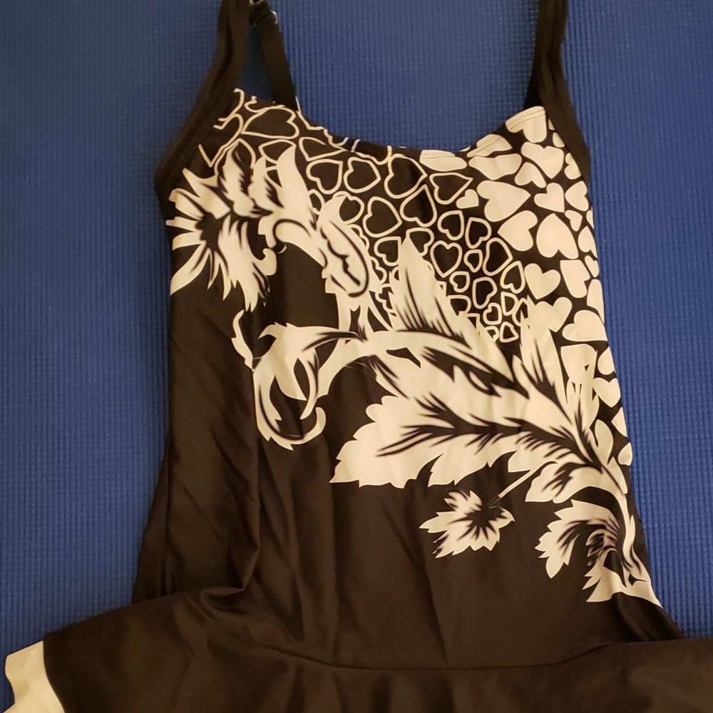 Black & White Skirt Bathing Suit with Bikini Bottoms, Size Large